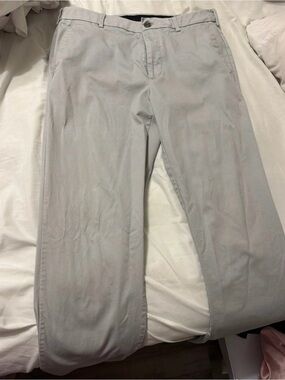 Van Heusen Light Gray Men's Casual Chinos